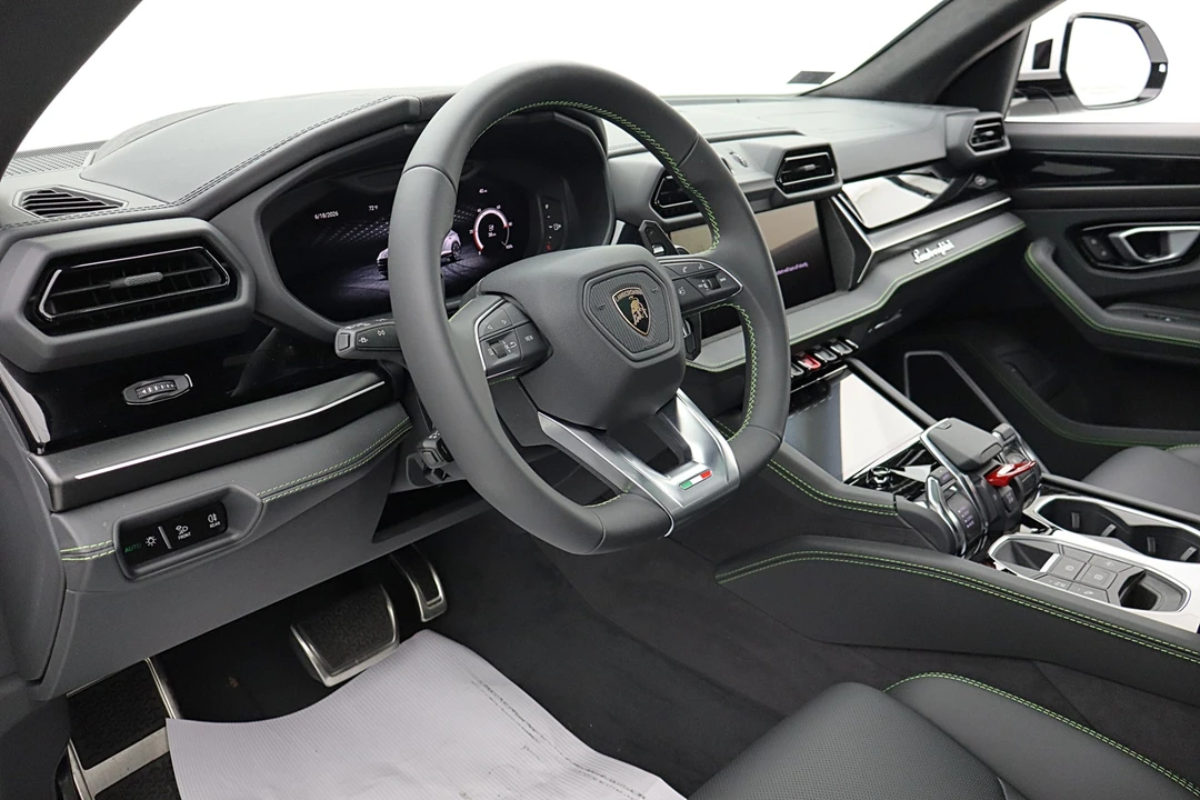 2026 Lamborghini Urus SE - Image 28 of 31