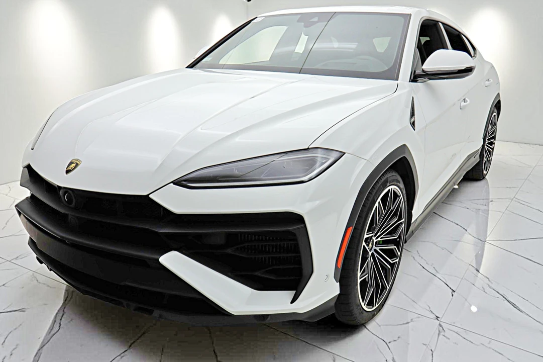 2026 Lamborghini Urus SE - Image 17 of 31