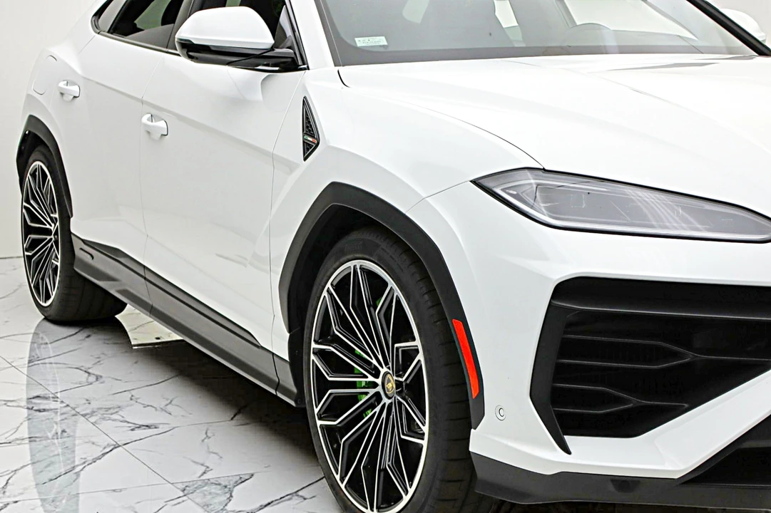 2026 Lamborghini Urus SE - Image 22 of 31