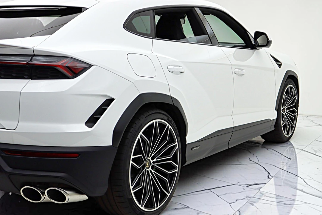2026 Lamborghini Urus SE - Image 11 of 31