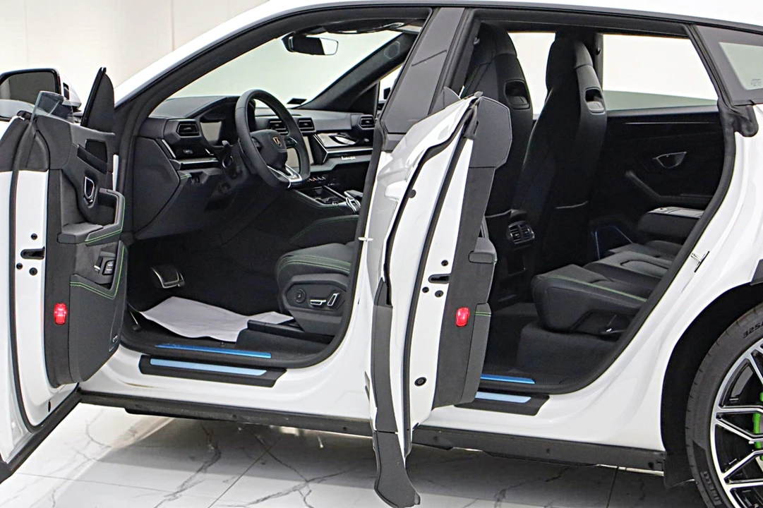 2026 Lamborghini Urus SE - Image 6 of 31