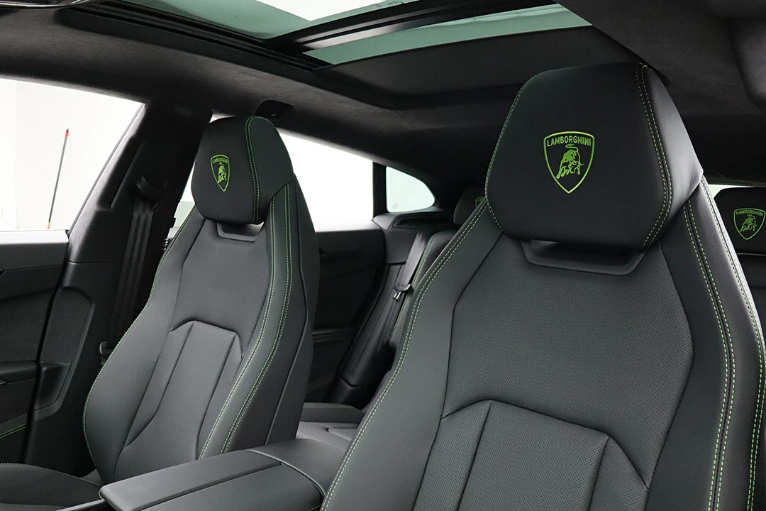 2026 Lamborghini Urus SE - Image 30 of 31