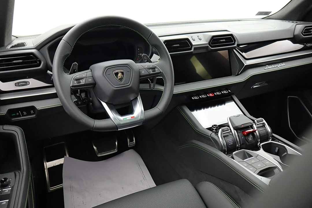2026 Lamborghini Urus SE - Image 26 of 31