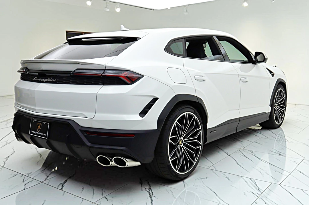 2026 Lamborghini Urus SE - Image 10 of 31