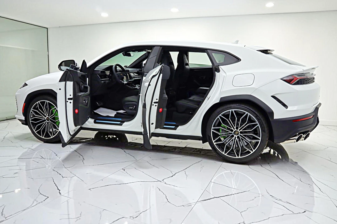 2026 Lamborghini Urus SE - Image 5 of 31
