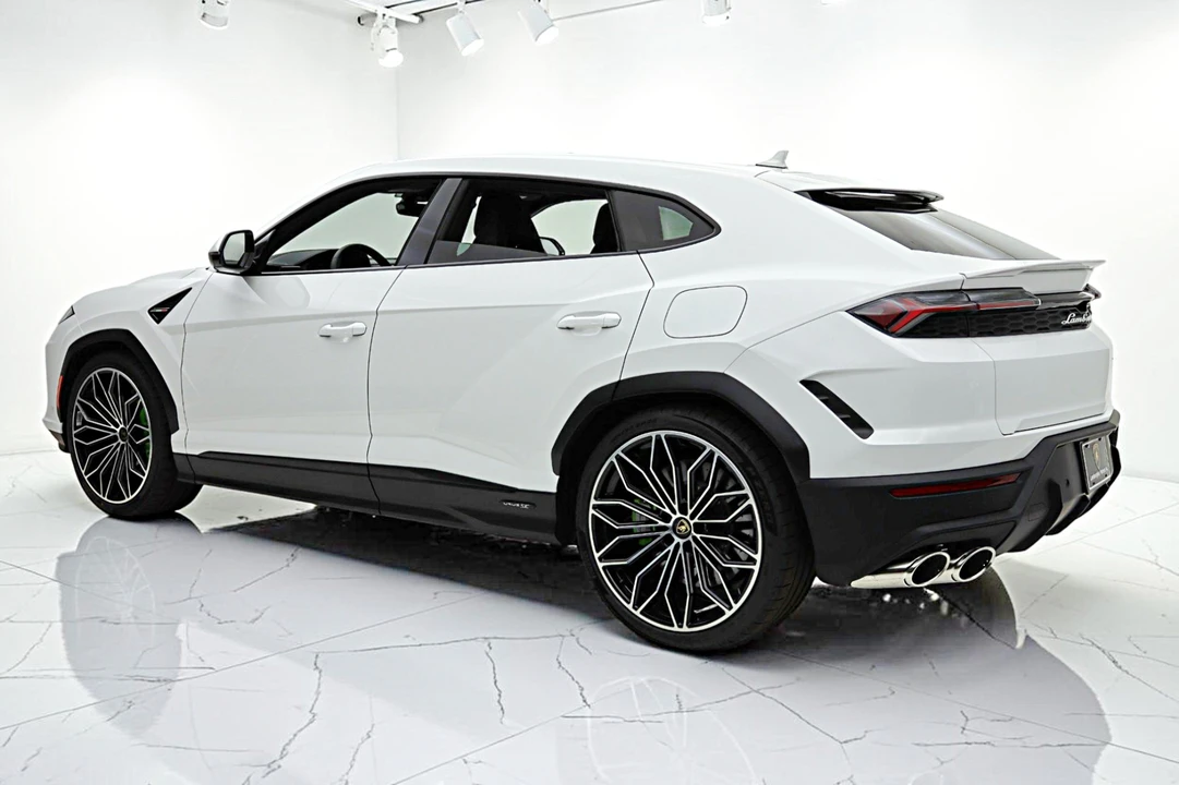 2026 Lamborghini Urus SE - Image 8 of 31
