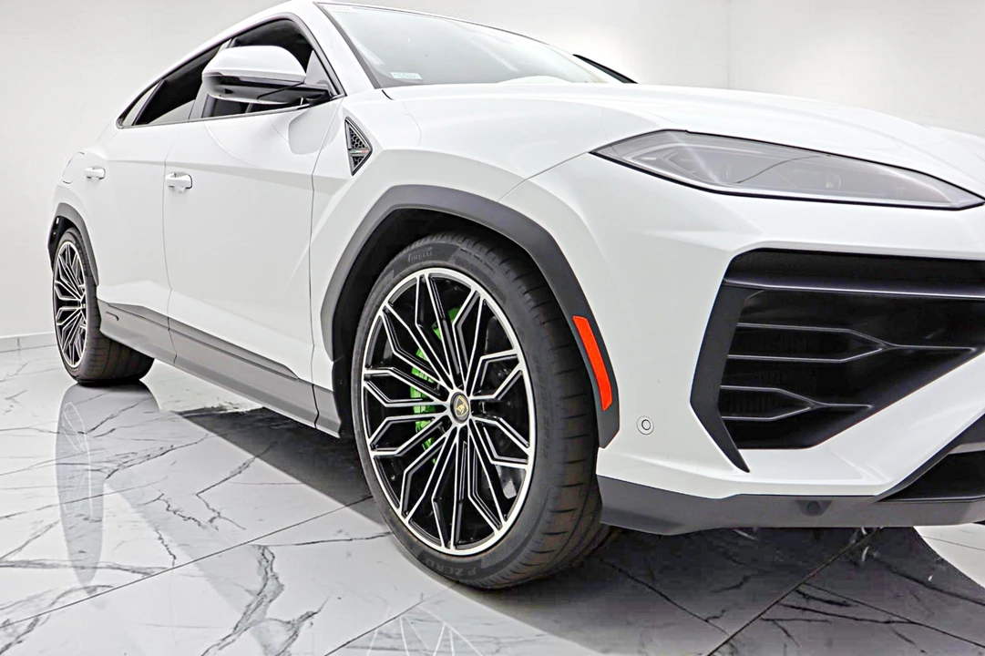 2026 Lamborghini Urus SE - Image 16 of 31