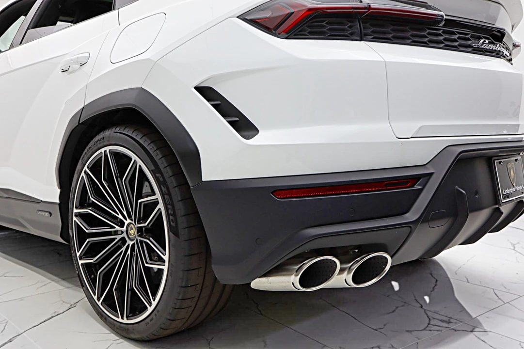 2026 Lamborghini Urus SE - Image 19 of 31