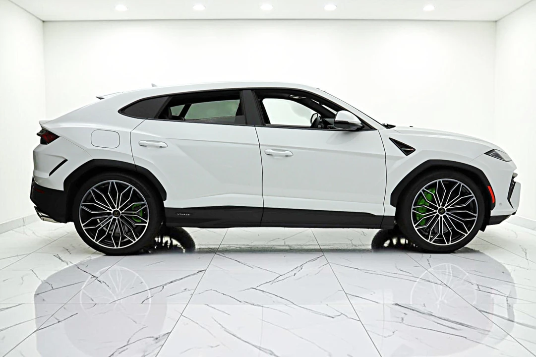 2026 Lamborghini Urus SE - Image 18 of 31