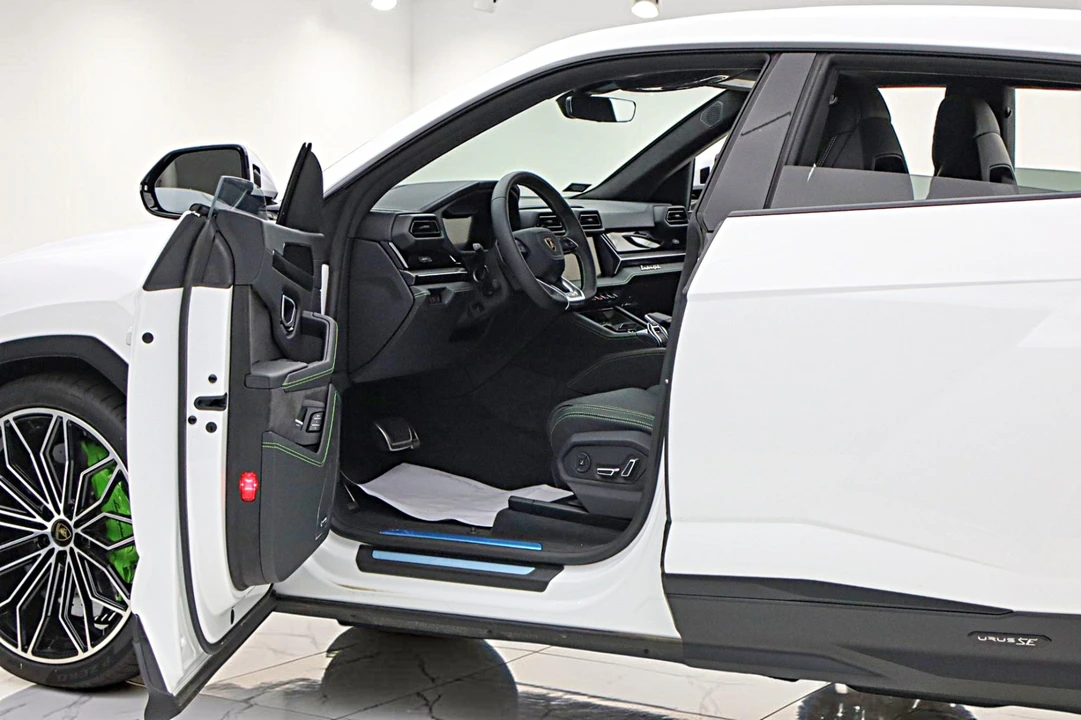2026 Lamborghini Urus SE - Image 7 of 31