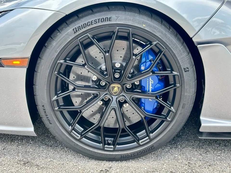 2026 Lamborghini Revuelto - Image 9 of 12