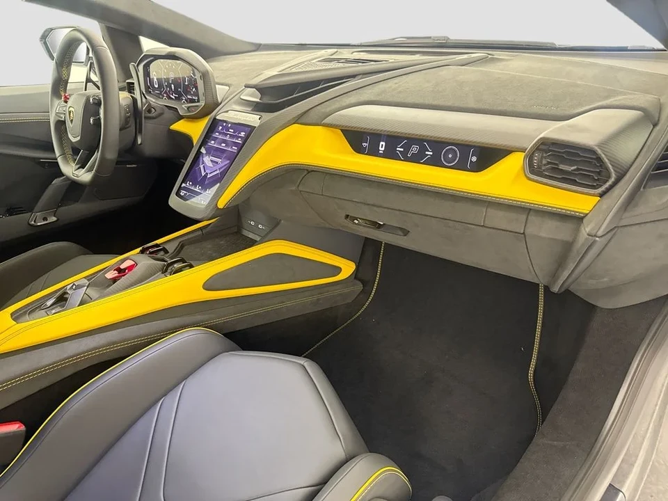 2026 Lamborghini Revuelto - Image 29 of 31