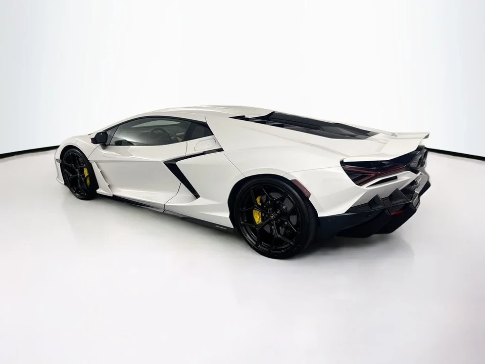 2026 Lamborghini Revuelto - Image 7 of 31