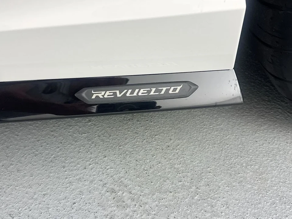 2026 Lamborghini Revuelto - Image 24 of 31