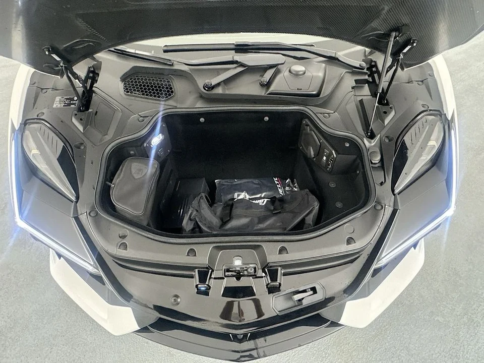 2026 Lamborghini Revuelto - Image 27 of 31