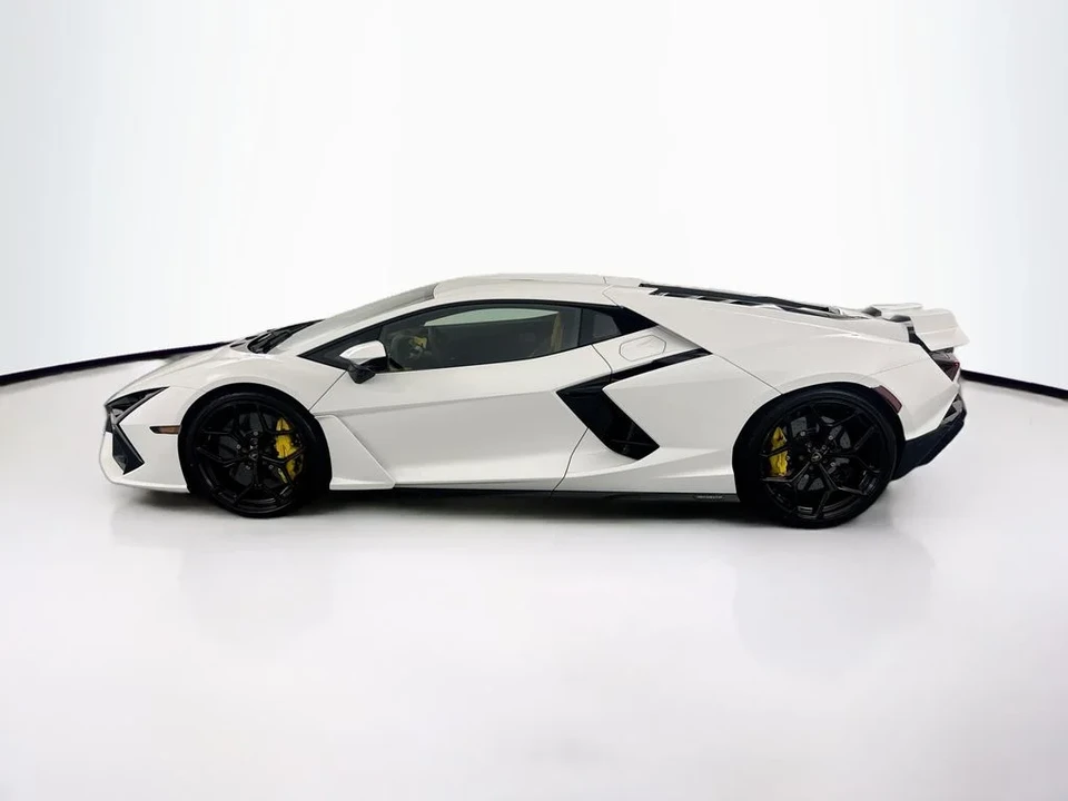 2026 Lamborghini Revuelto - Image 8 of 31