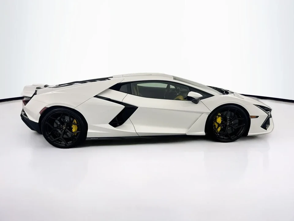 2026 Lamborghini Revuelto - Image 4 of 31
