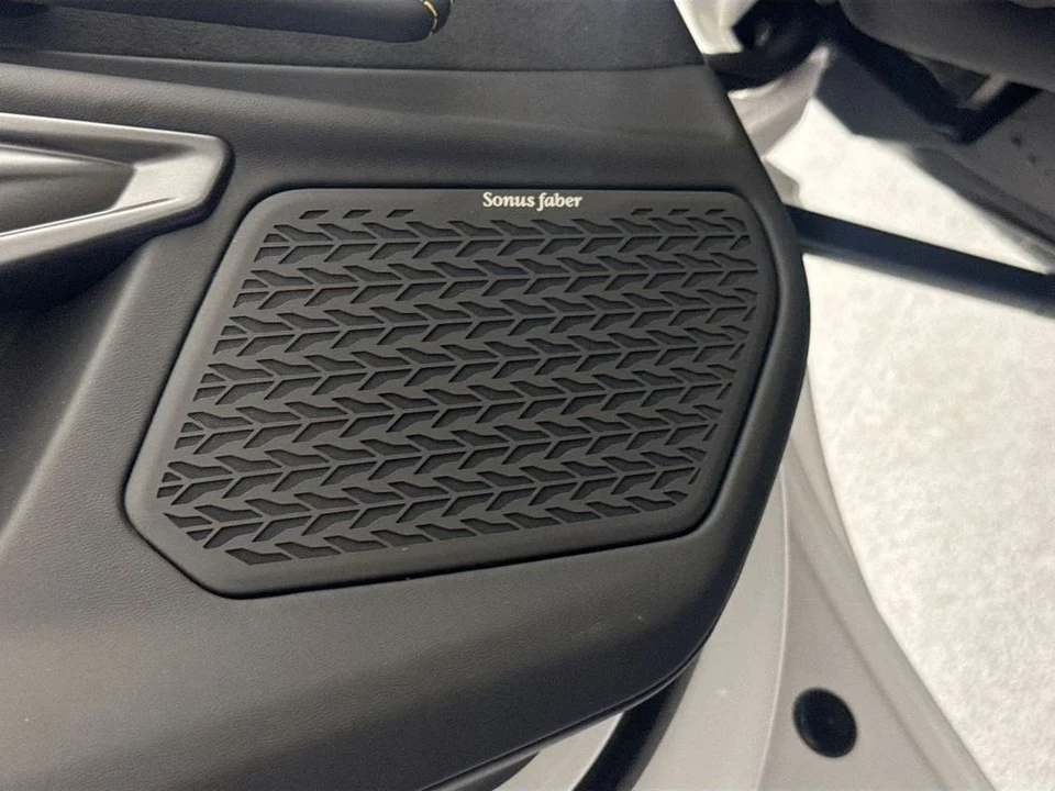2026 Lamborghini Revuelto - Image 18 of 31