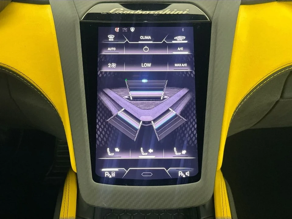 2026 Lamborghini Revuelto - Image 15 of 31