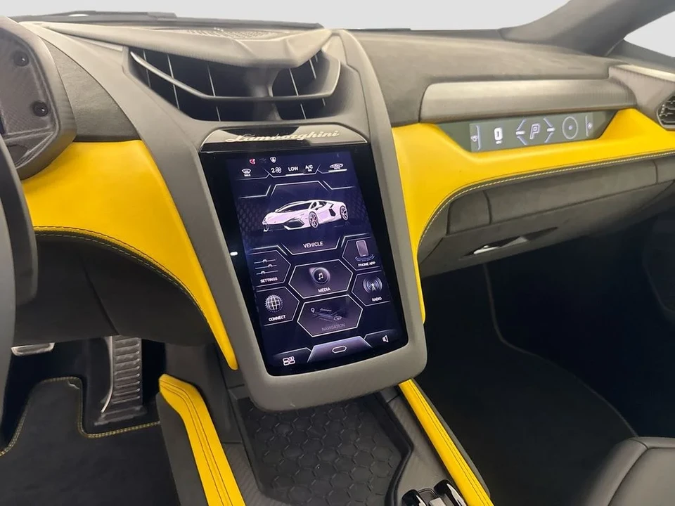 2026 Lamborghini Revuelto - Image 23 of 31