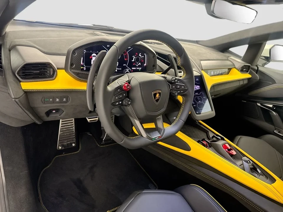 2026 Lamborghini Revuelto - Image 9 of 31