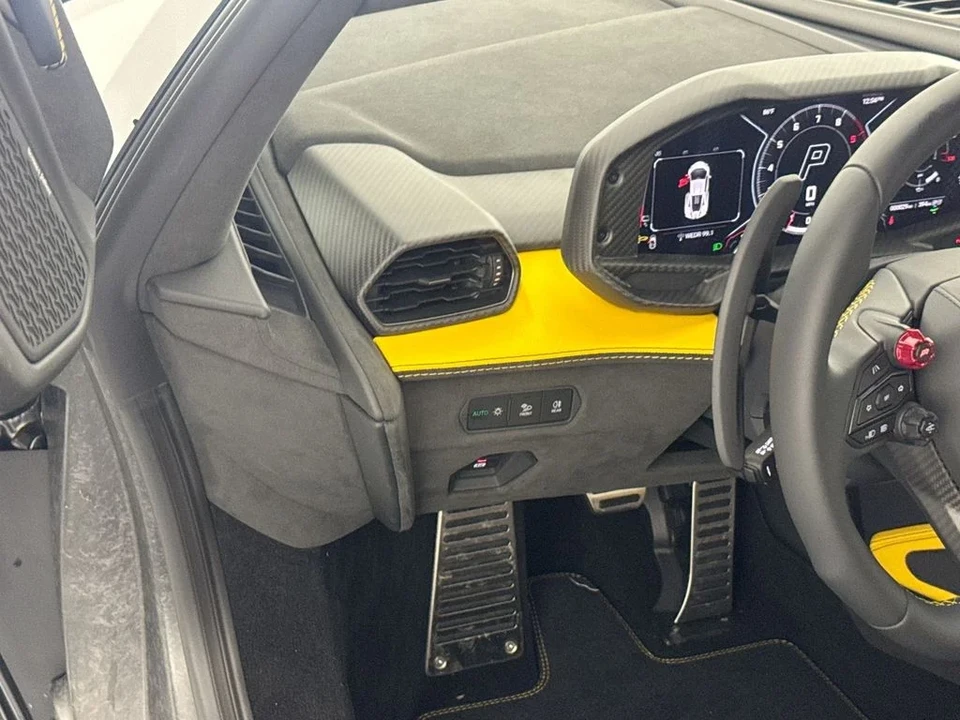 2026 Lamborghini Revuelto - Image 10 of 31