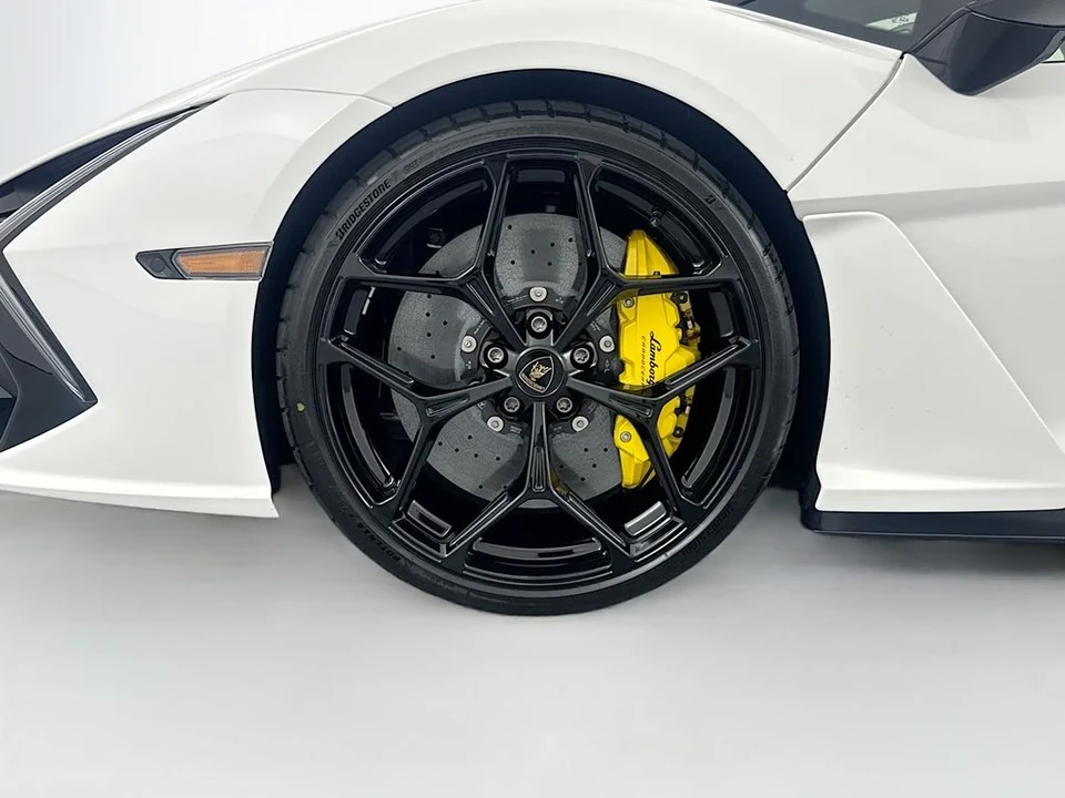 2026 Lamborghini Revuelto - Image 31 of 31