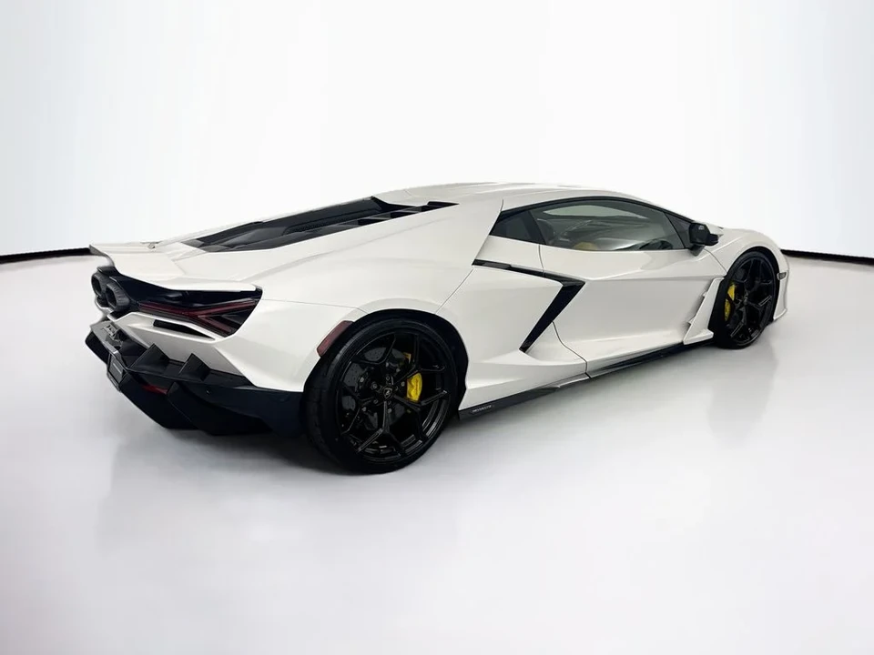 2026 Lamborghini Revuelto - Image 5 of 31