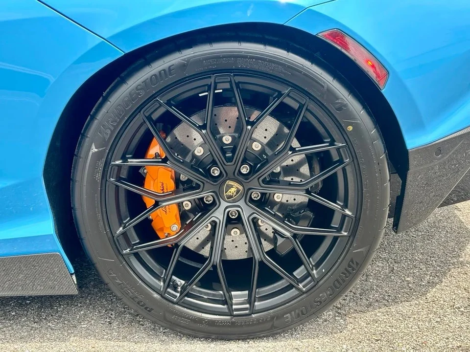 2026 Lamborghini Revuelto - Image 13 of 23