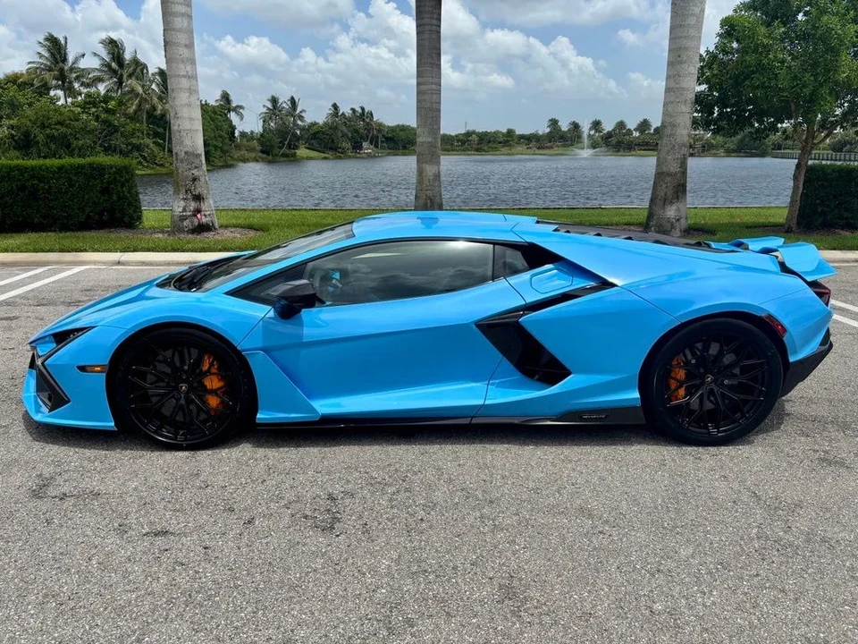 2026 Lamborghini Revuelto - Image 8 of 23