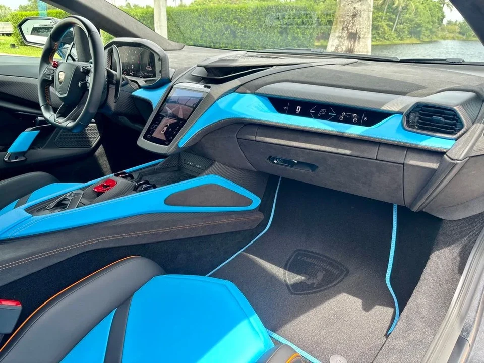 2026 Lamborghini Revuelto - Image 17 of 23
