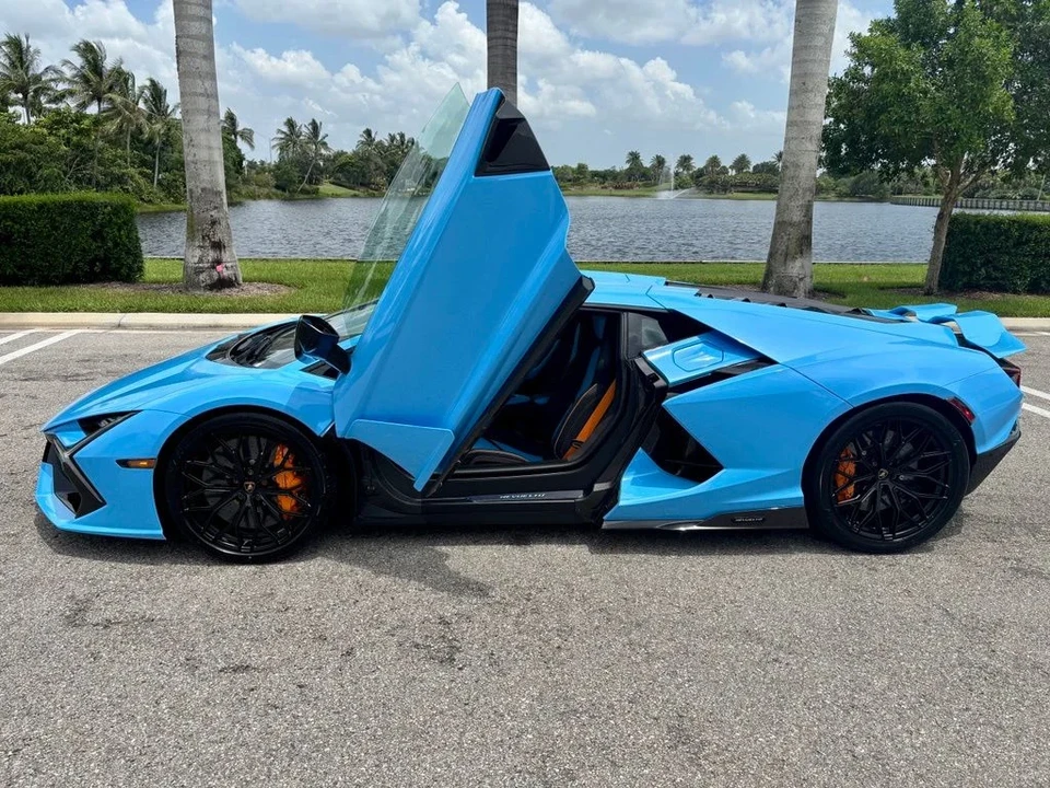 2026 Lamborghini Revuelto - Image 7 of 23