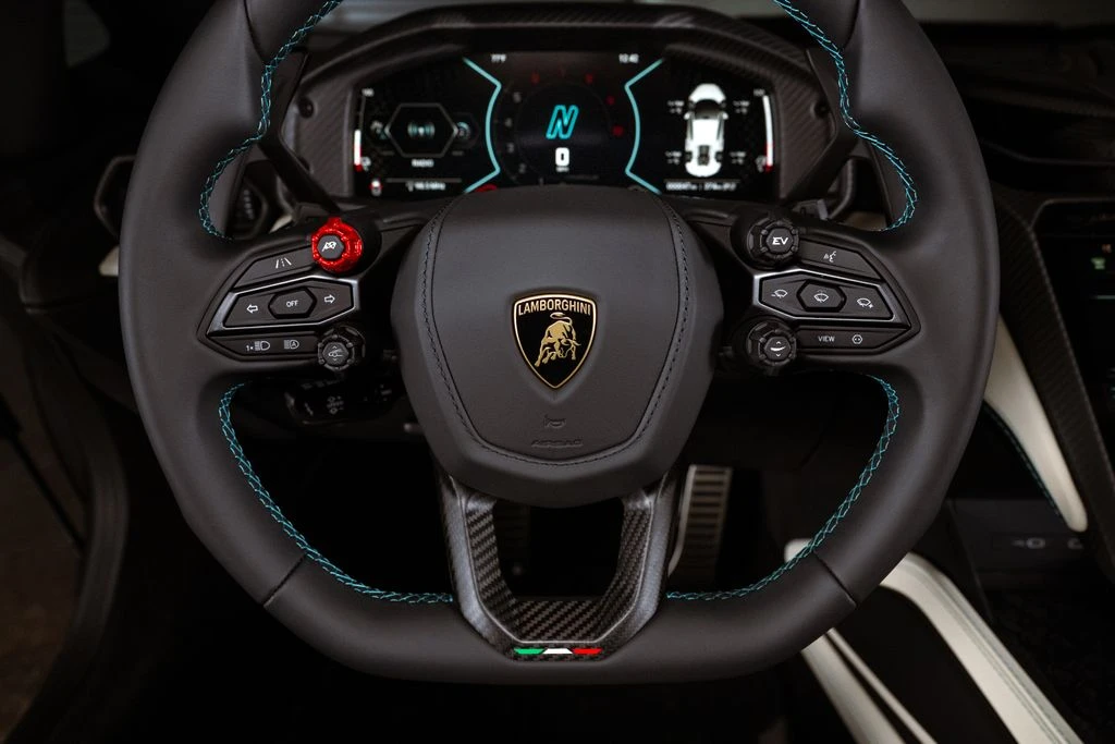 2026 Lamborghini Revuelto - Image 16 of 31