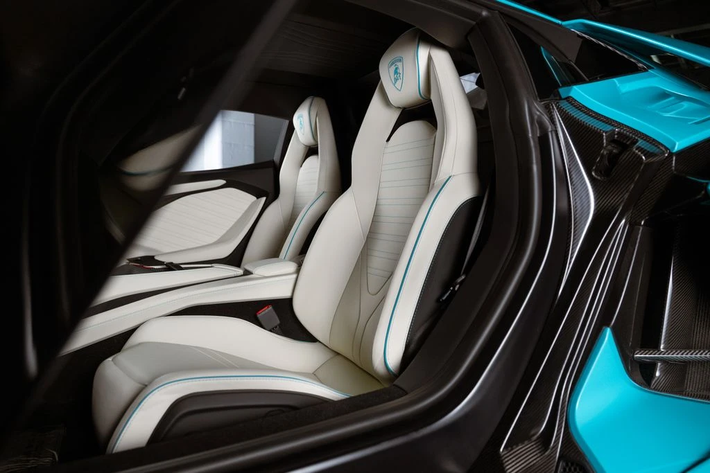 2026 Lamborghini Revuelto - Image 27 of 31