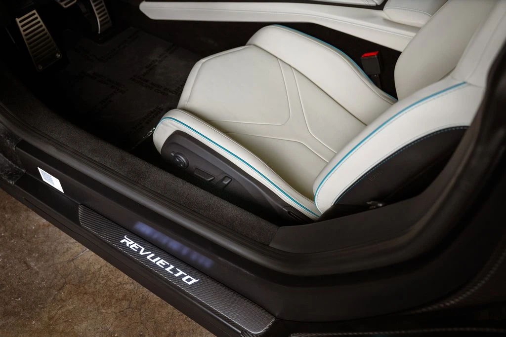 2026 Lamborghini Revuelto - Image 30 of 31