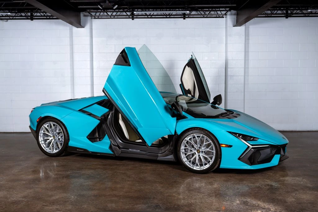 2026 Lamborghini Revuelto - Image 9 of 31