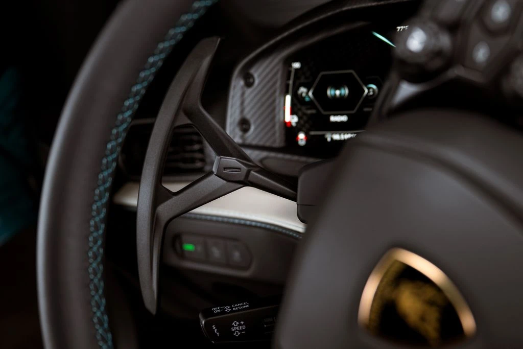 2026 Lamborghini Revuelto - Image 17 of 31