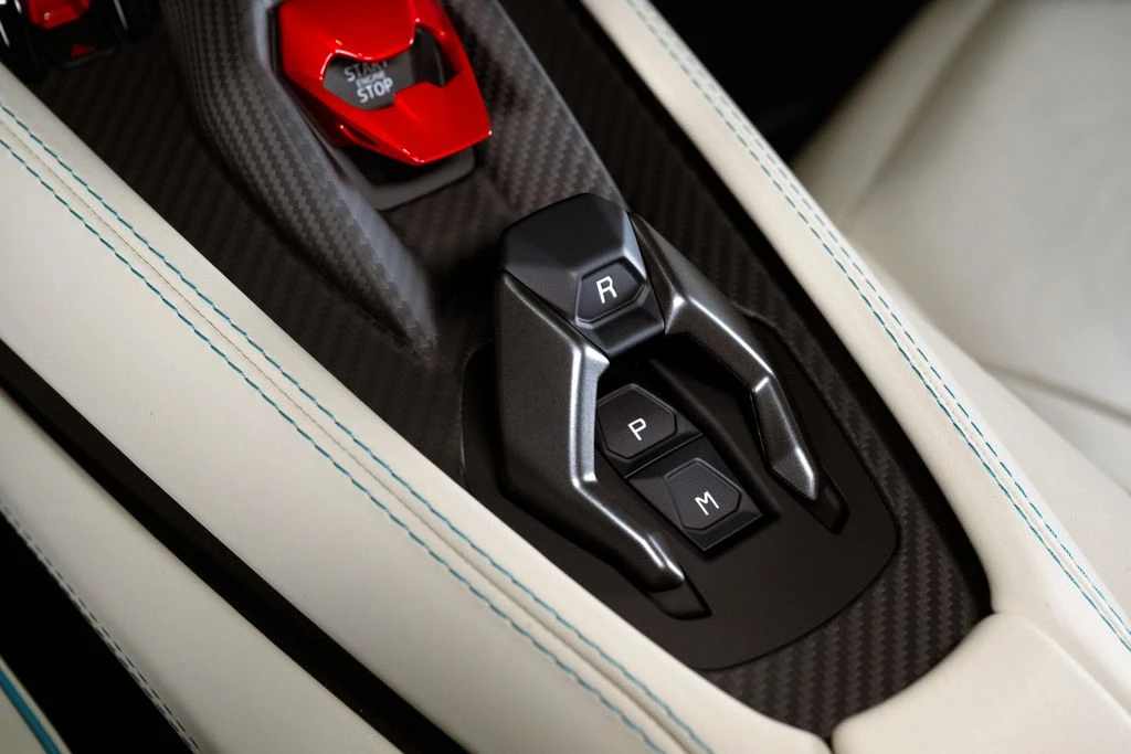 2026 Lamborghini Revuelto - Image 24 of 31