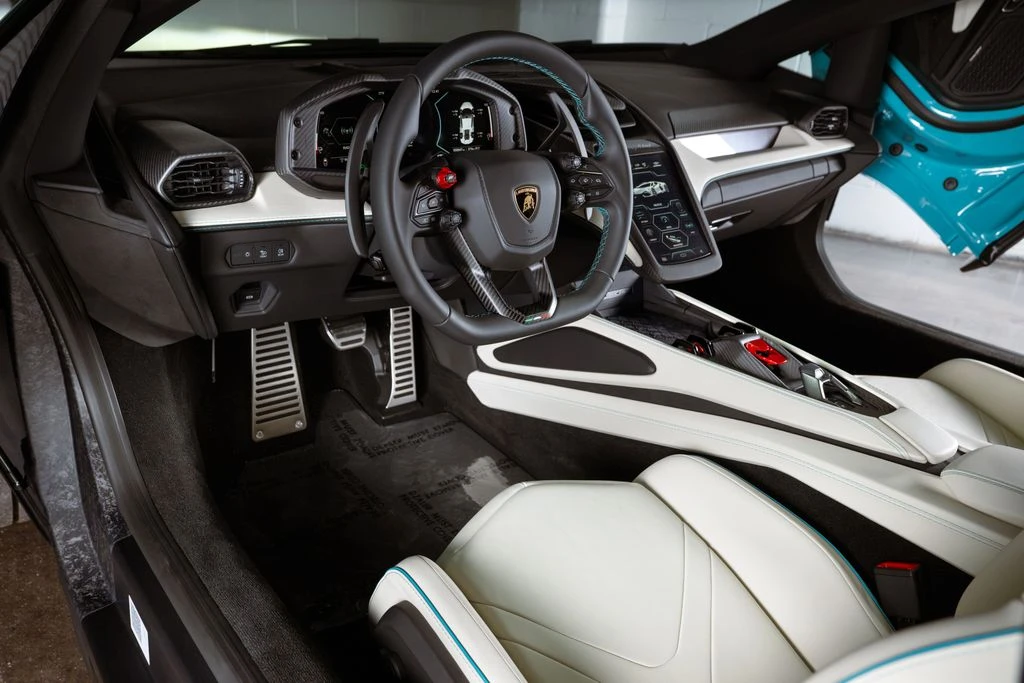 2026 Lamborghini Revuelto - Image 12 of 31