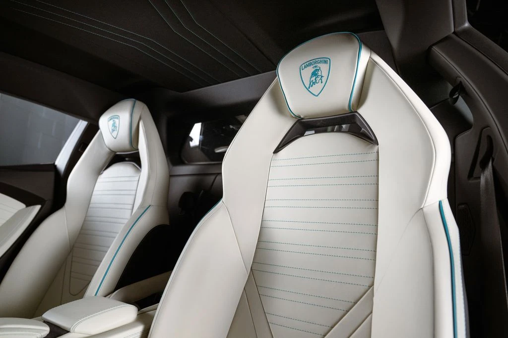 2026 Lamborghini Revuelto - Image 28 of 31