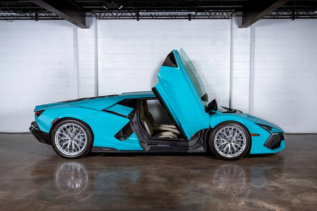 2026 Lamborghini Revuelto - Image 11 of 31