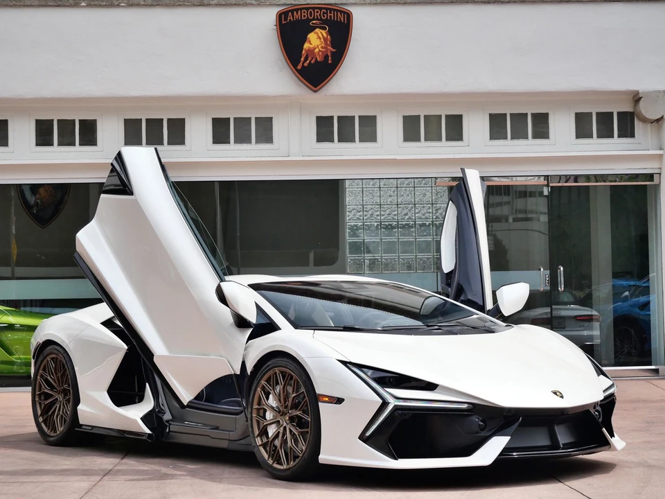 2026 Lamborghini Revuelto - Image 16 of 27