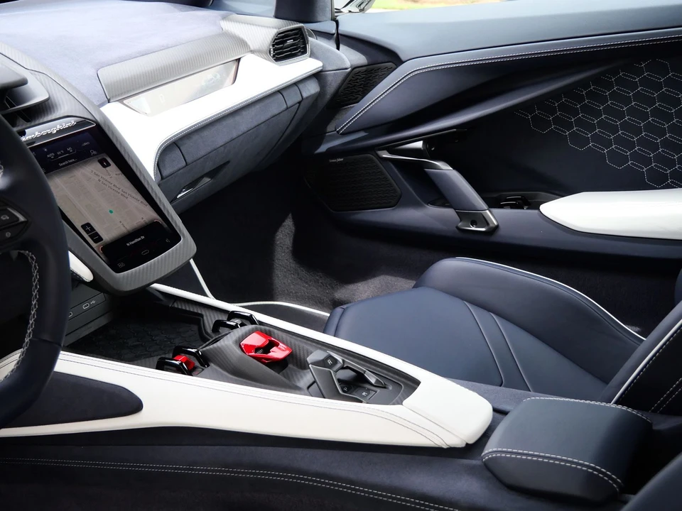 2026 Lamborghini Revuelto - Image 20 of 27