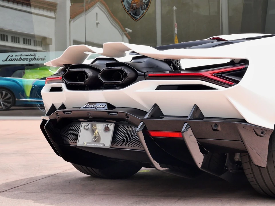 2026 Lamborghini Revuelto - Image 13 of 27