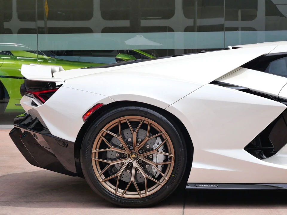 2026 Lamborghini Revuelto - Image 14 of 27