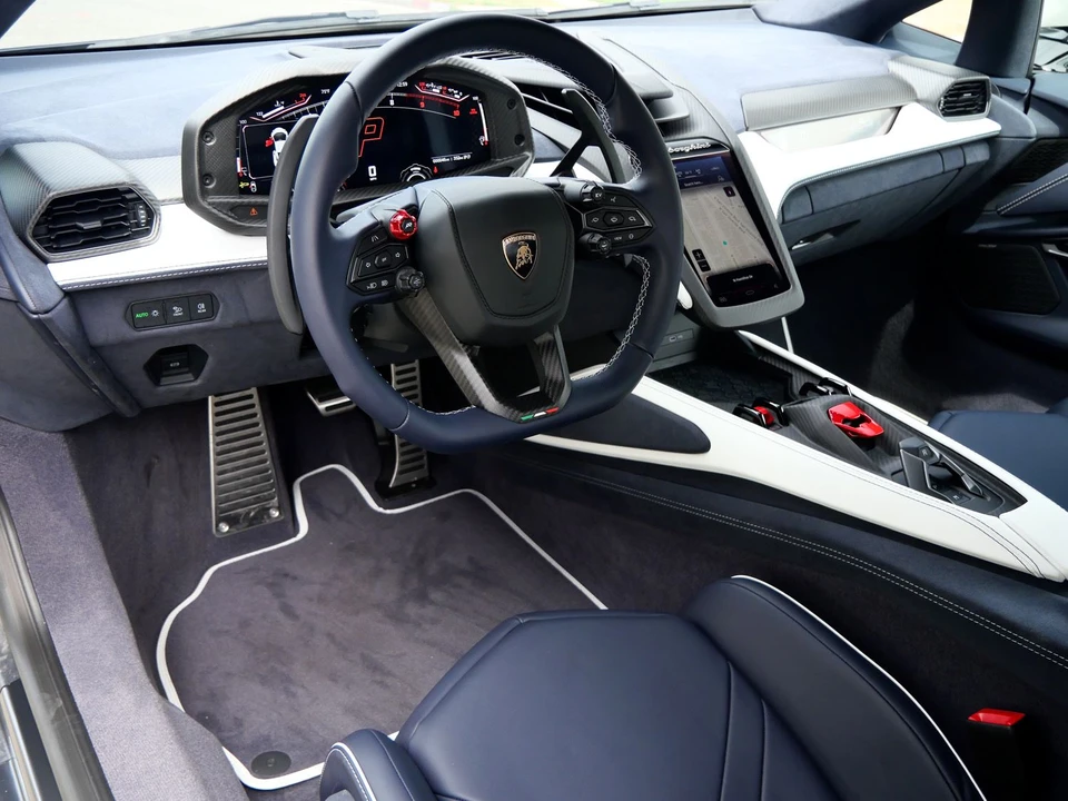 2026 Lamborghini Revuelto - Image 18 of 27