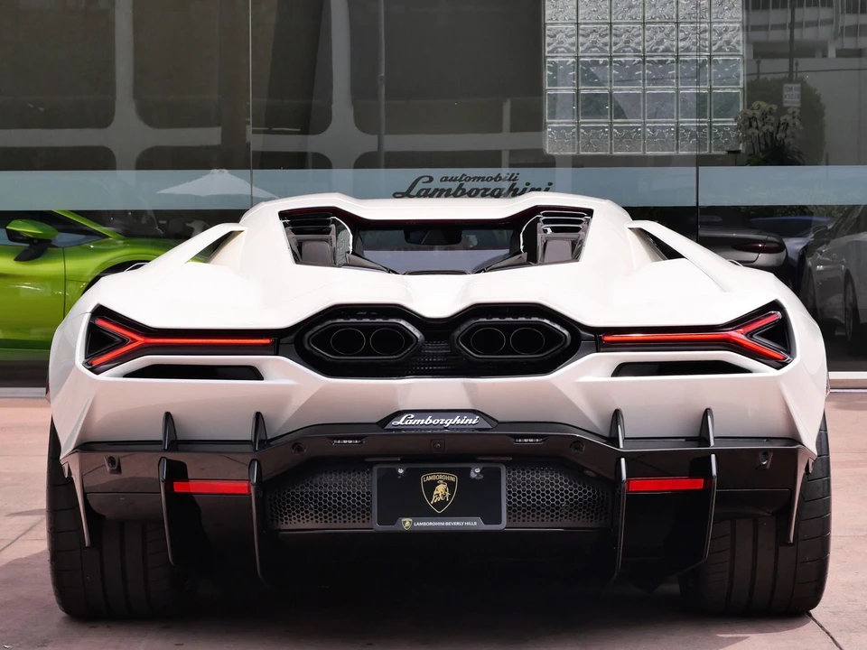 2026 Lamborghini Revuelto - Image 5 of 27