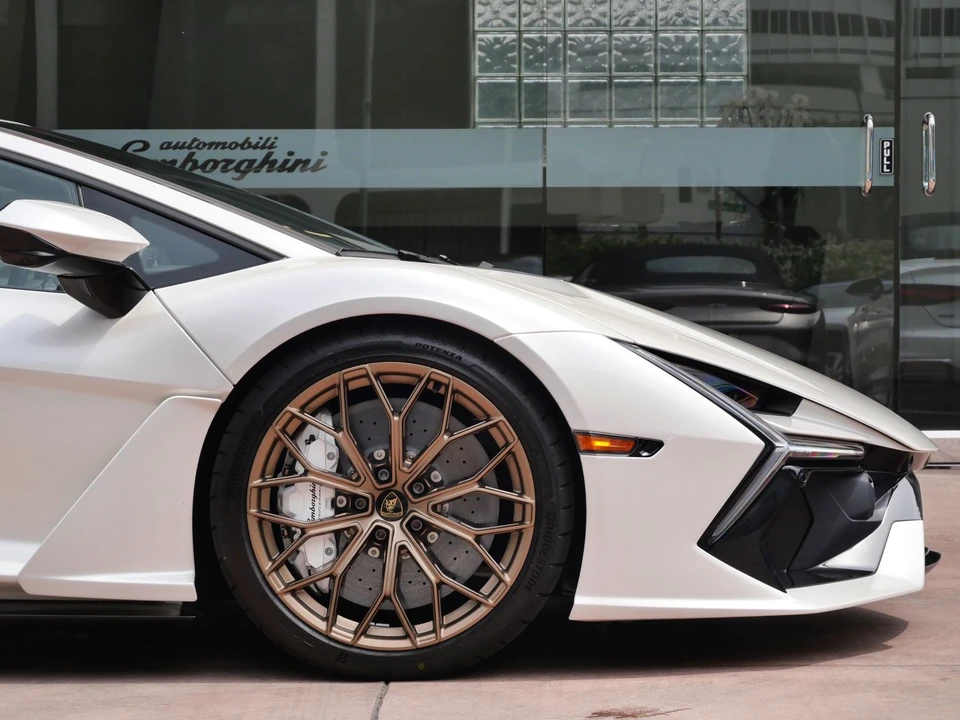 2026 Lamborghini Revuelto - Image 9 of 27