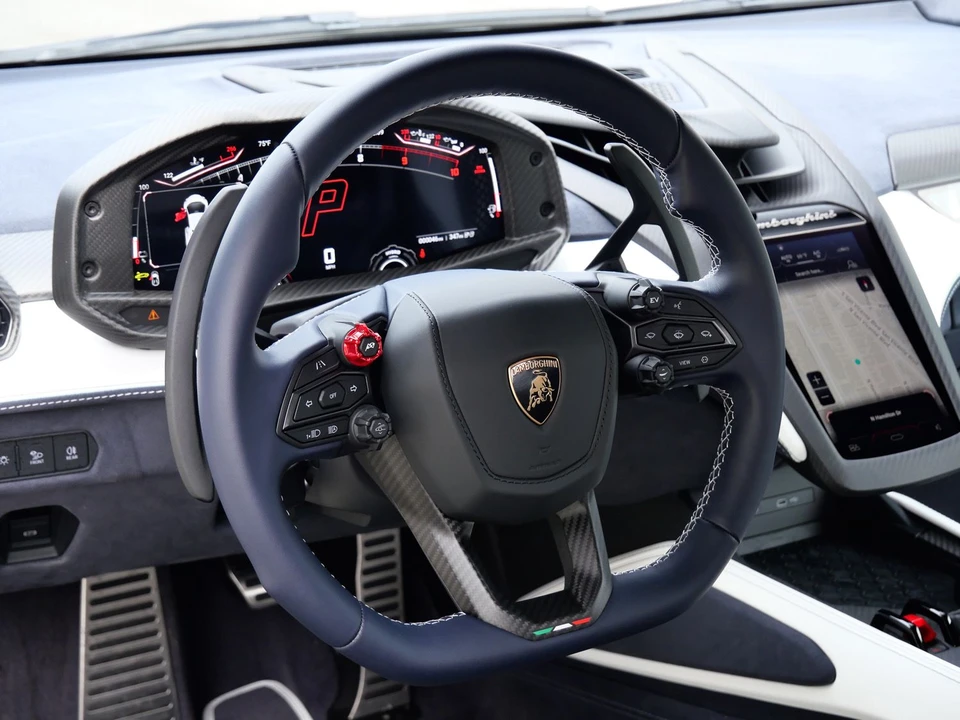 2026 Lamborghini Revuelto - Image 19 of 27