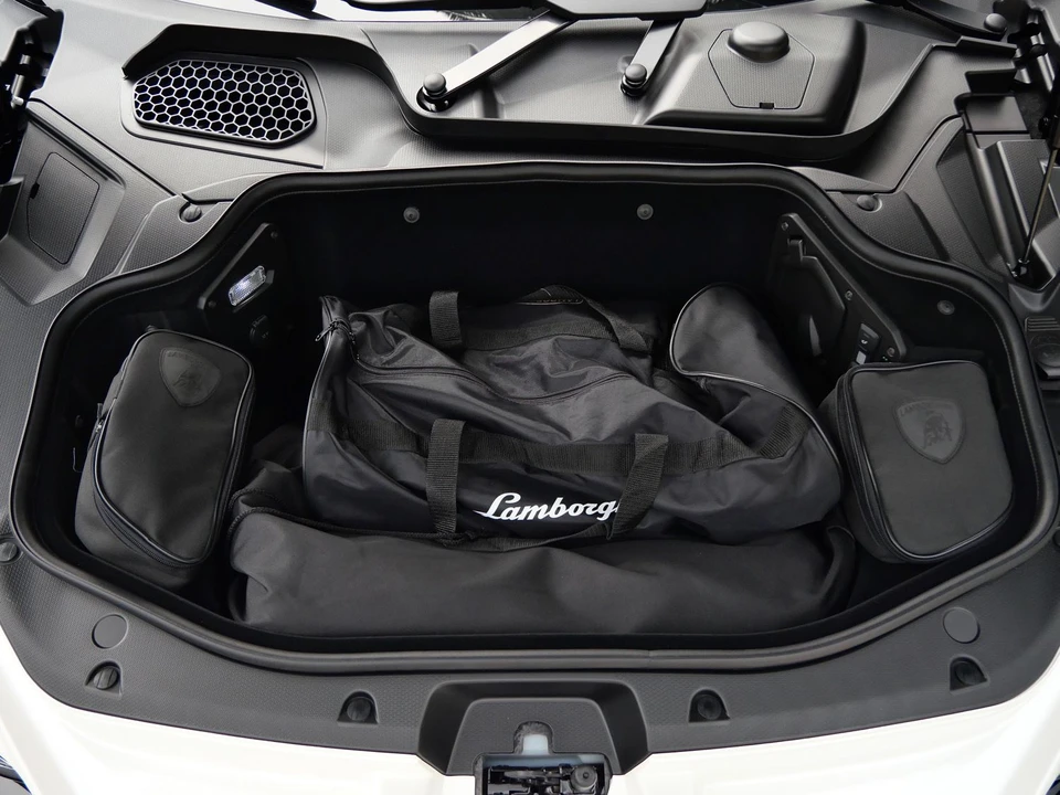 2026 Lamborghini Revuelto - Image 25 of 27